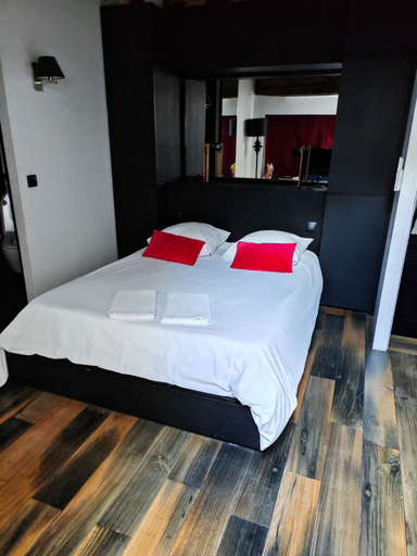 Room 4, villa raspail, Val-de-Marne
