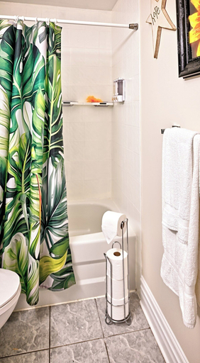 Bathroom 4, Welcome Home Acores Bed & Breakfast, Toronto
