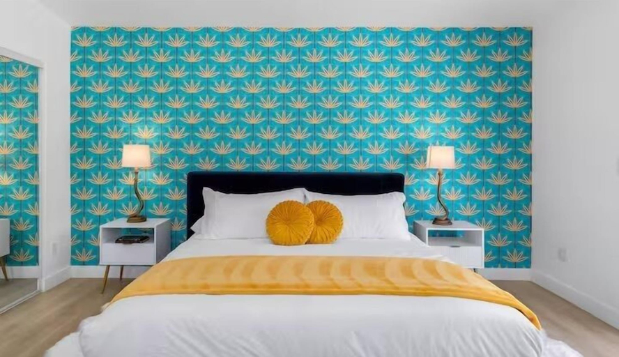 Room 1, Paseo Roseta, Riverside
