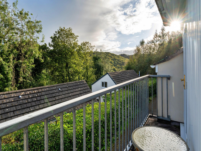 3, Lodge in High Bickington near River Taw, Devon