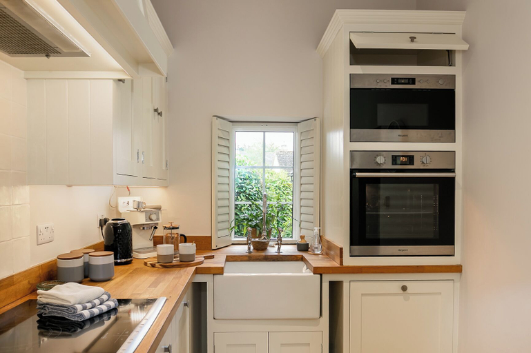 Private kitchen 5, Beautiful 2BD Cottage in the Cotswolds, Oxfordshire