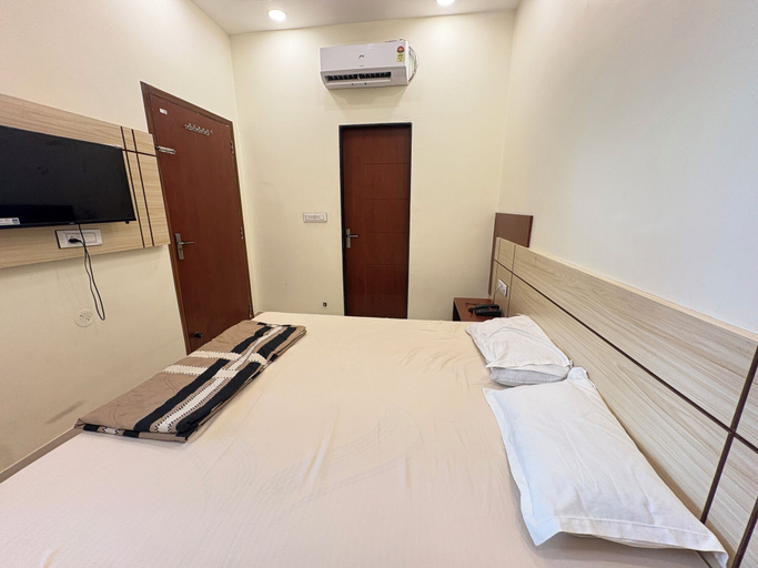 Room 5, Hotel Shree Shyam alok Khatoo, Sikar