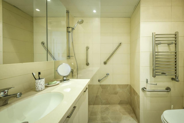 Bathroom 3, Skyline 1BR Apartment with City and Sea View
