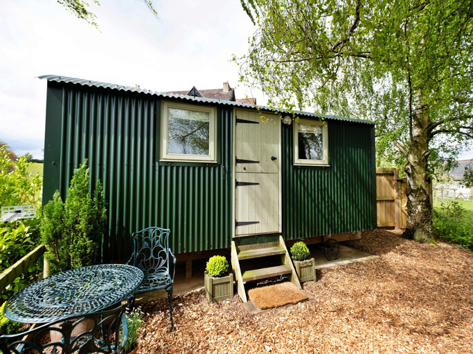 4, Luxurious camping cottage in Nordley, No Deposit, Shropshire