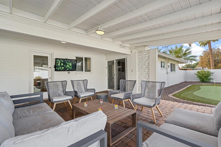 Interior 3, Fairway - Pool & Mini Golf - 5 Mins to Old Town, Maricopa