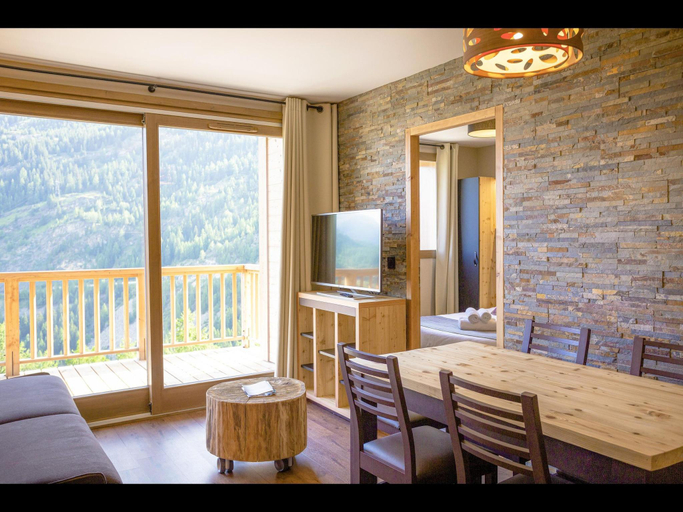 5, Apartment in Tignes with Slope Access  Spa, Savoie
