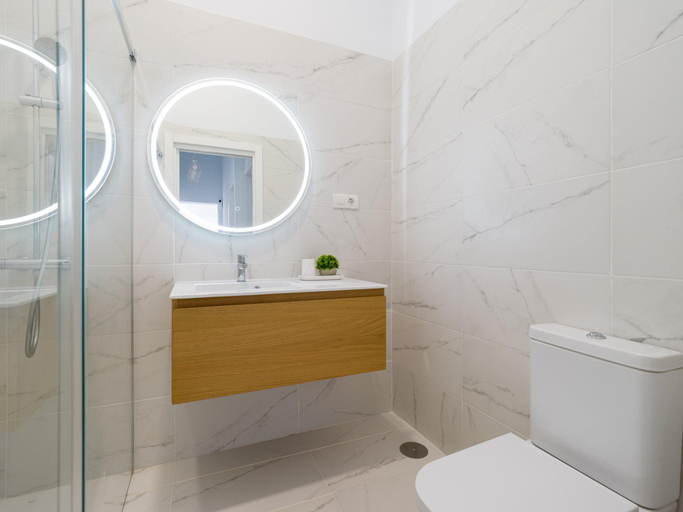 Bathroom 4, Bungalow Near Yumbo & Playa del Ingles Beach, Las Palmas