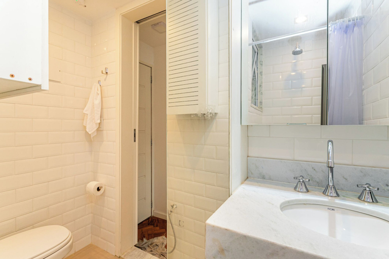 Bathroom 4, Copacabana, Rio de Janeiro