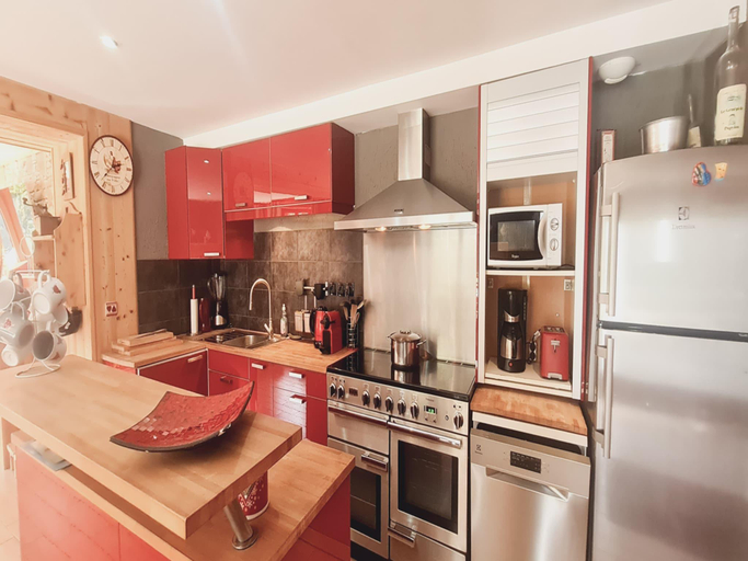 2, Spacious Chalet Near Ski Slopes, Isère