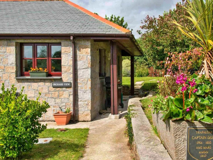 4, Bungalow in Cornwall With Orchard Views, Cornwall