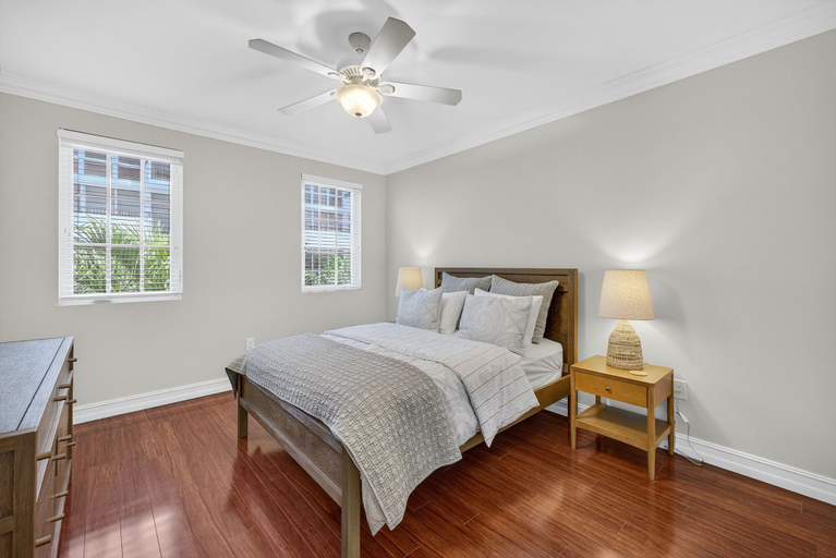 Room 4, Daisy Townhouse Steps from The Beach, Broward