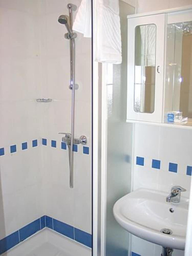Bathroom 3, Hotel Glavovic, Pojezerje