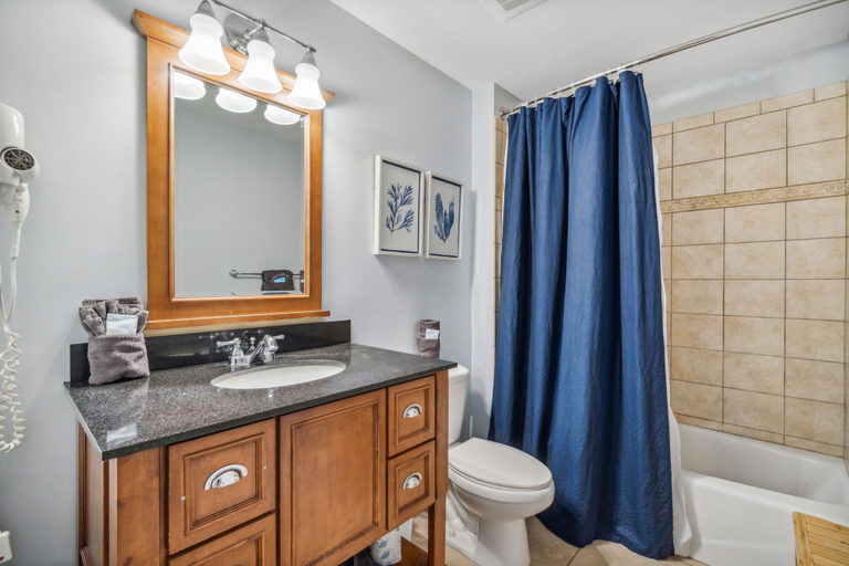 Bathroom 3, Sterling Breeze, Bay