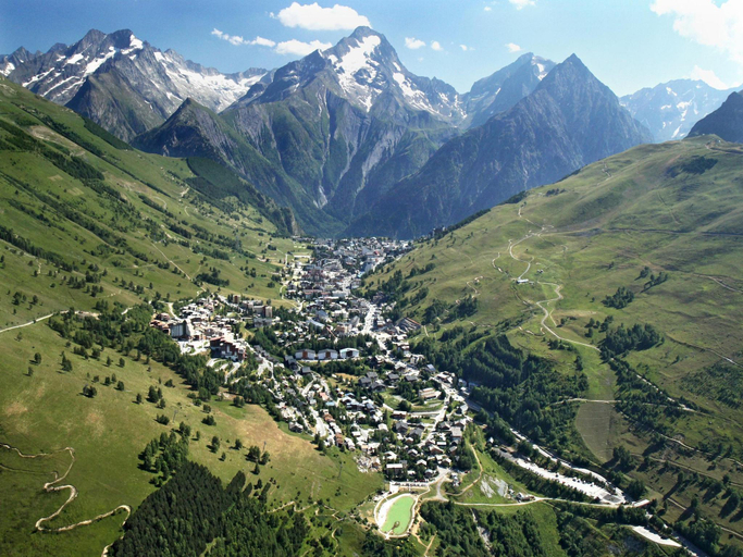 4, Apartment in Les Deux Alpes with Alpine Views, Isère