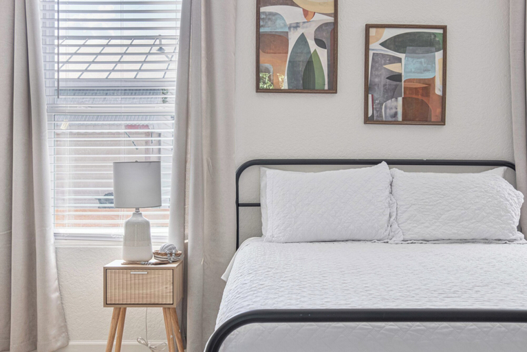 Room 3, Enjoy 4br/3ba Comfort & Convenience Near Downtown!, Bexar