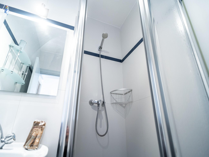 Bathroom 3, Apartment in Nerja near Burriana Beach, Málaga
