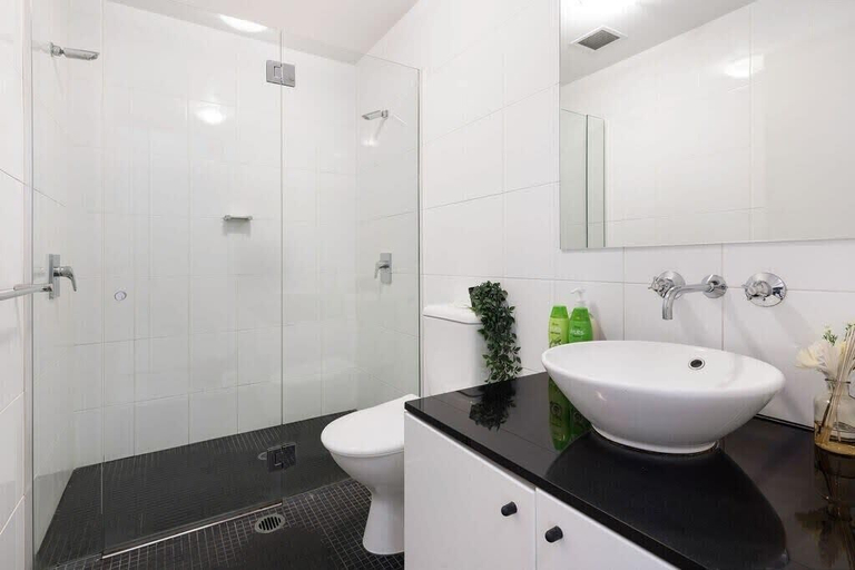 Bathroom, A Stylish & Bright Suite Next to Darling Harbour, Sydney