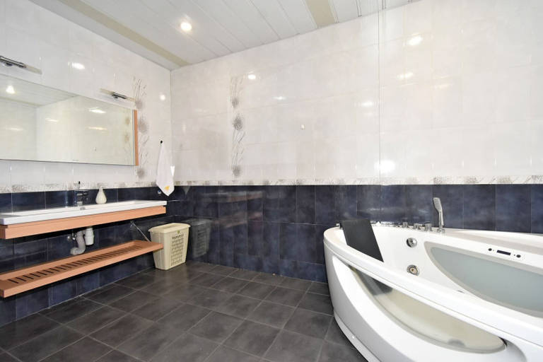 Bathroom 4, North Ave. apartment by Luxe Group HH777, Yerevan