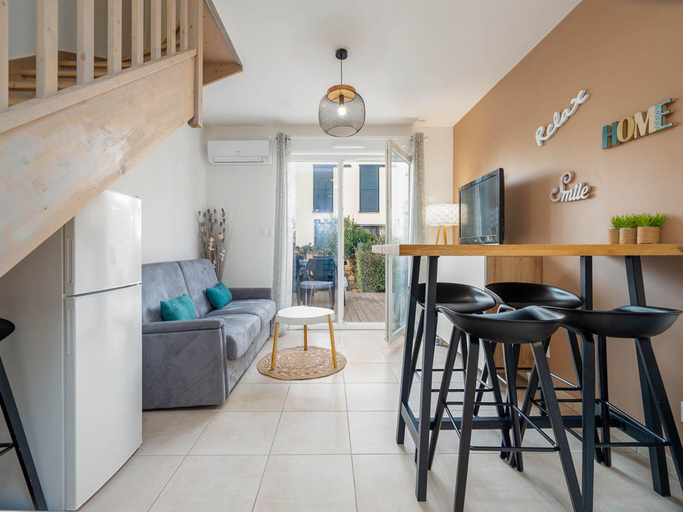 4, Villa in France near Beach Heated Pool, Hérault
