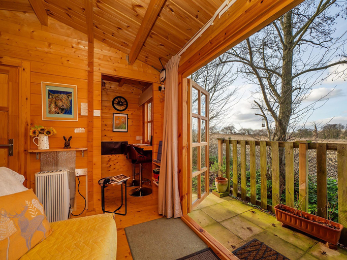5, Pet-friendly chalet in Surlingham, No deposit, Norfolk