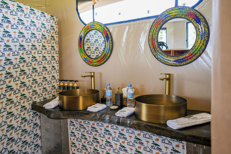 Bathroom 3, Malaika Ndutu Luxury Camp, Itilima