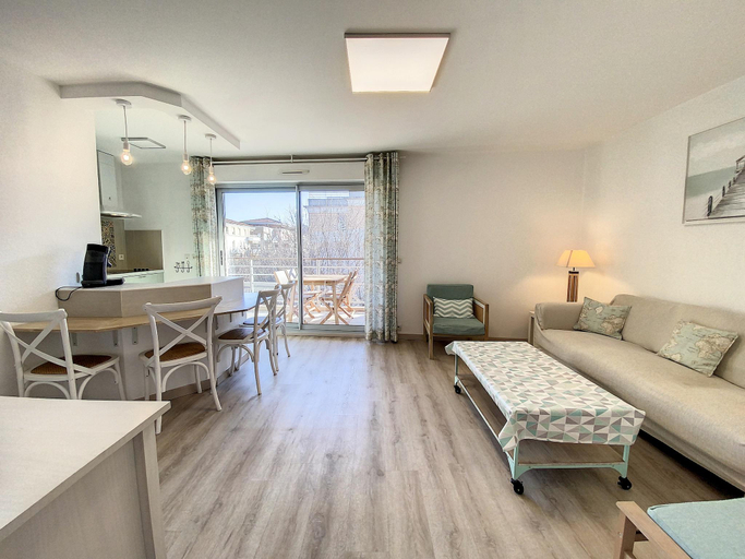 4, Terrace Apartment Near the Beach, Alpes-Maritimes