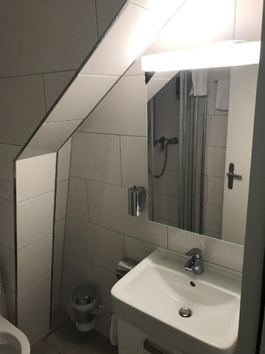 Bathroom 3, Gasthaus 210, Zürich