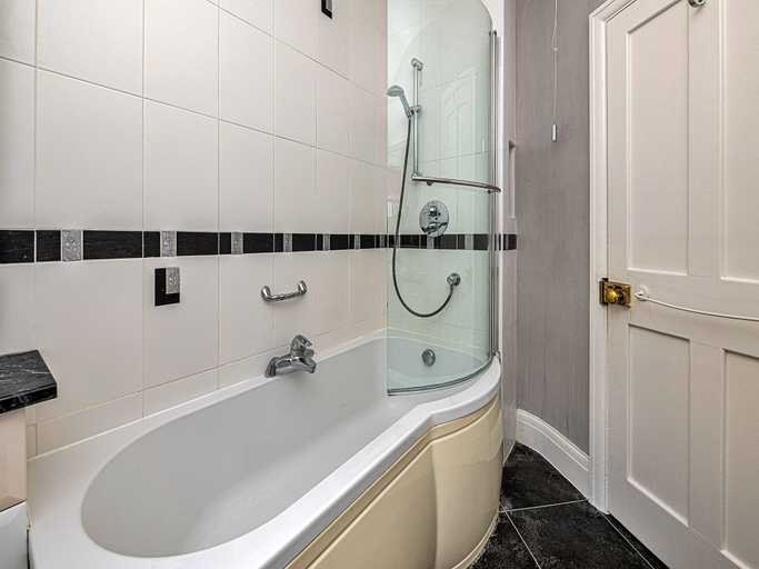 Bathroom 3, Cottage in Rhos-on-Sea near Sandy Beach, Conwy