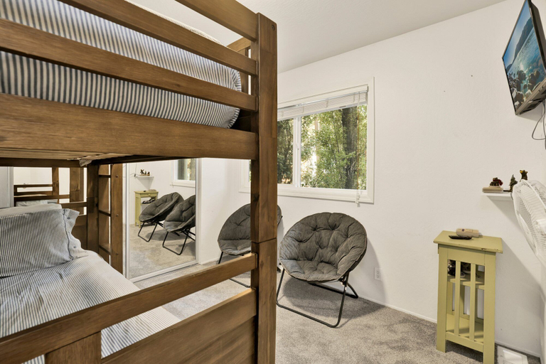 Room 4, Moose-in' Around, San Bernardino