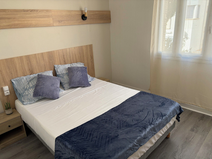 Bedroom 2, Central Hotel, Rhône