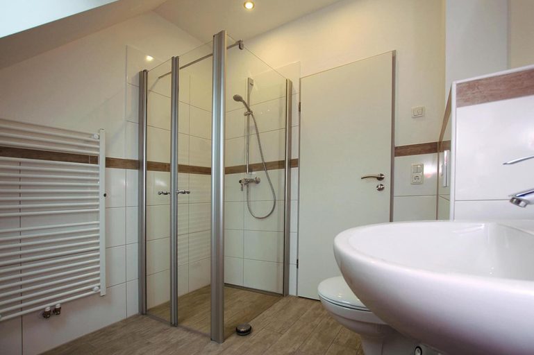 Bathroom 4, Appartement am Plau-see mit Parkplatz, Ludwigslust-Parchim
