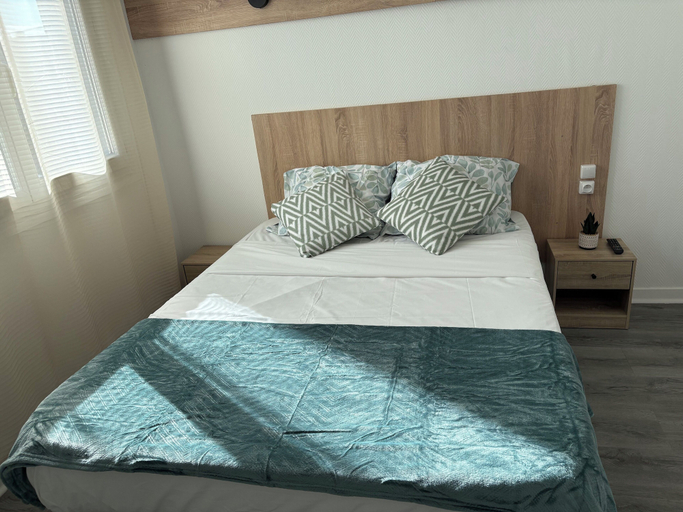 Bedroom 4, Central Hotel, Rhône