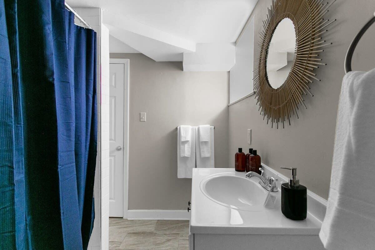 Bathroom 3, Dugan Ave Both, Jefferson
