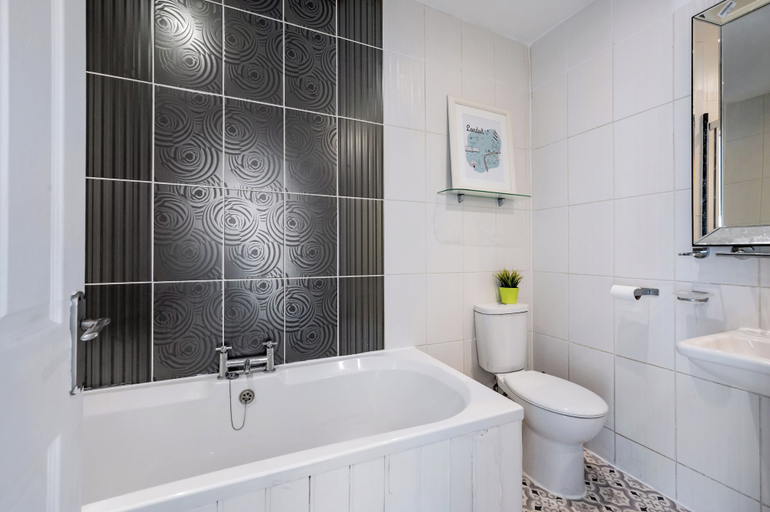 Bathroom 3, 2 Bedroom flat in Putney by the river, London