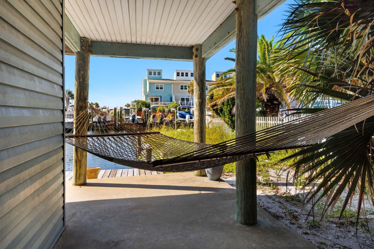 Terrace/patio 2, Leaning Palms, Escambia