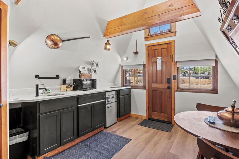 Private kitchen 3, Timber Lodge Cabin 4, El Paso
