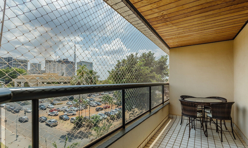Outdoor dining, Apart in a Condo With a Pool in Asa Sul Bhe0405, Brasília