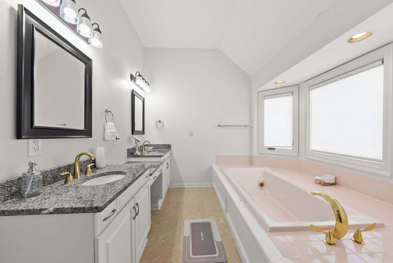 Bathroom 5, Gahanna 5BR Game Room, Gym & Office, Franklin