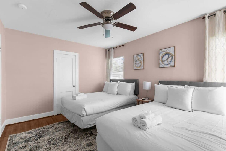 Room 5, 57th Blushing Bungalow, Jefferson