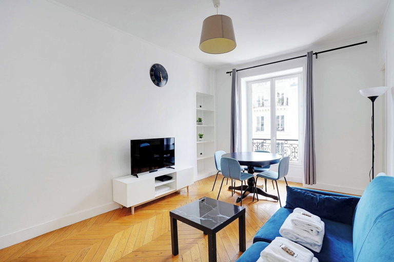 Living area 2, Charming Flat -2br/6p- Montorgueil, Paris