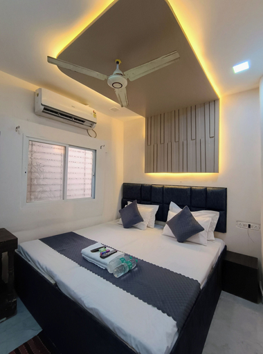 Room 3, Shri Radha hotels, Ujjain