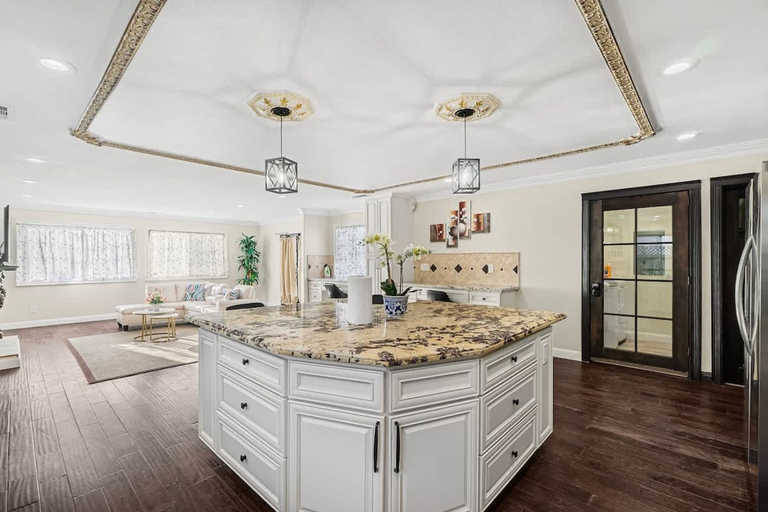 Room 4, Stunning Roman Design 7bed5bath in Heart San Jose, Santa Clara