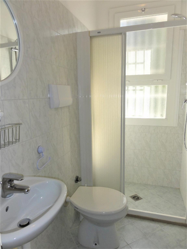 Bathroom 5, Bibione Pineda villa with garden and BBQ, Venezia