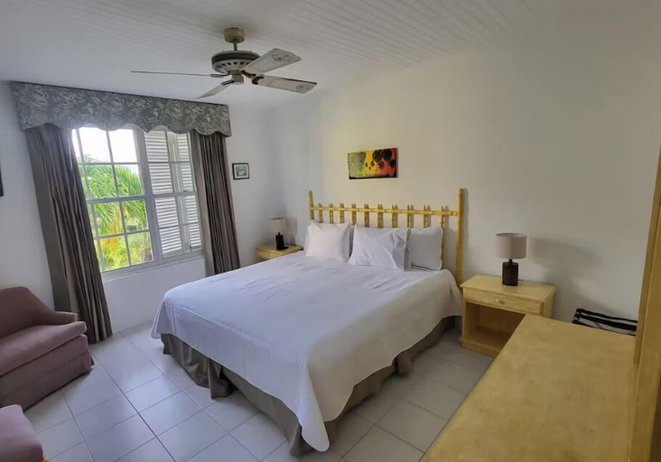 Room 5, 3 Bedroom Beachfront Cozy House