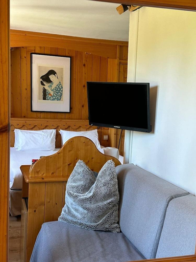 Bedroom 3, Le Jeu de Paume, Haute-Savoie