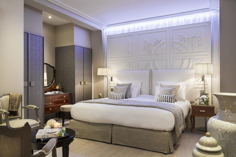 Bedroom 3, Hotel Barriere Le Royal La Baule, Loire-Atlantique