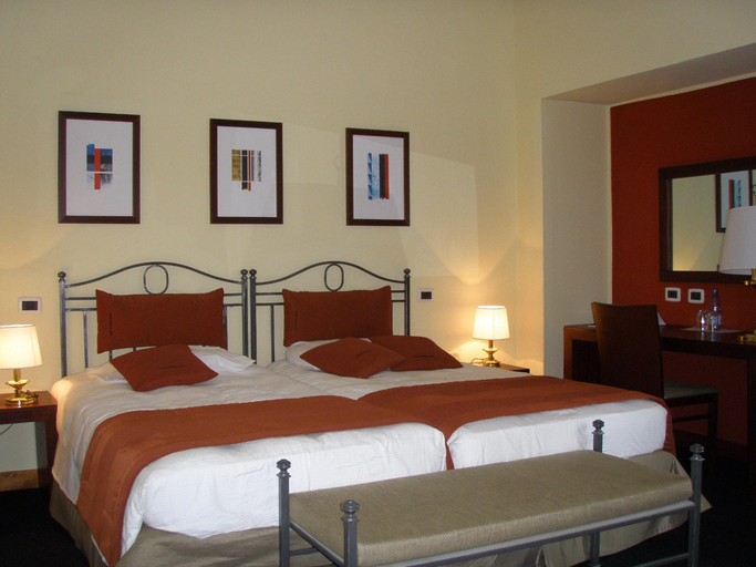Bedroom, Lake Victoria Hotel, Entebbe
