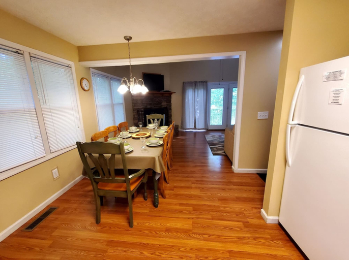 In-room dining 3, Serene Mountain Chalet Retreat, Sevier
