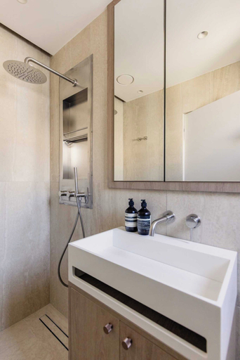 Bathroom 2, Elegant A/C apartment - 1BR- 4P- Trocadéro, Paris