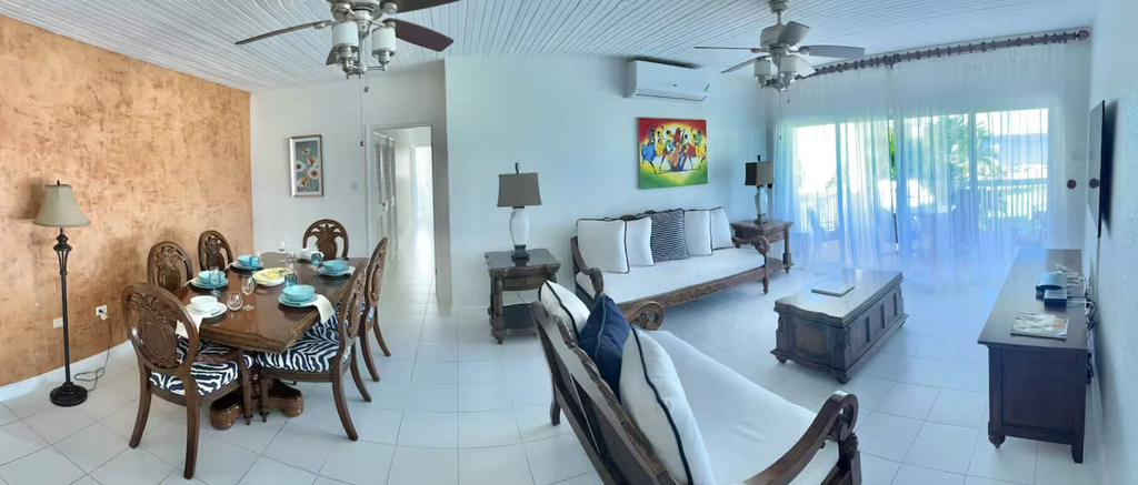 Dining room, 3 Bedroom Beachfront Cozy House